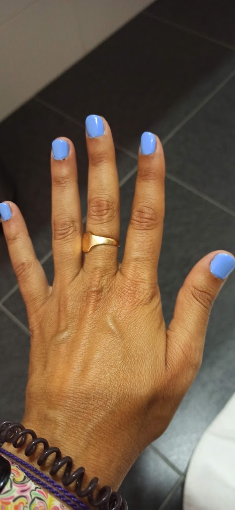 Salon de belleza Marta Benitez & Barberia especializada — Manicura