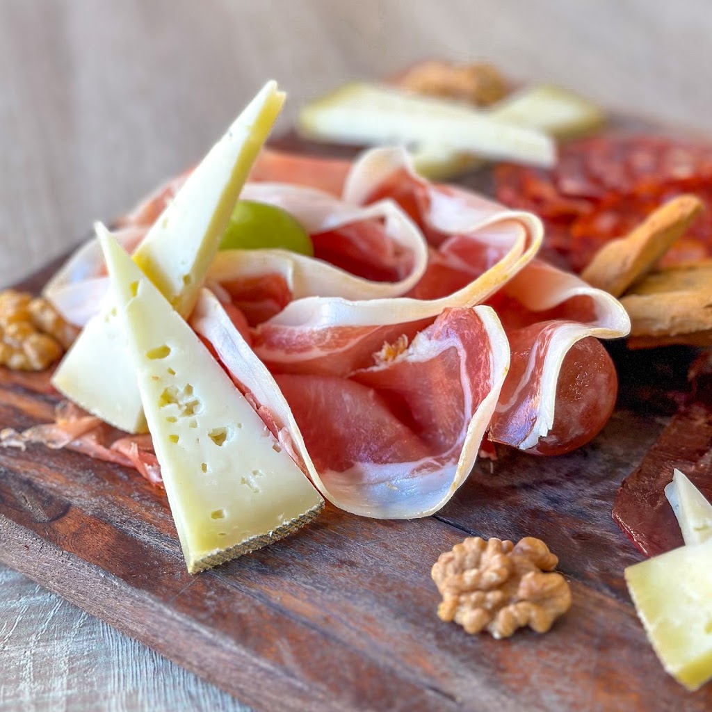 Jamoneria La Encina — Comida y bebida