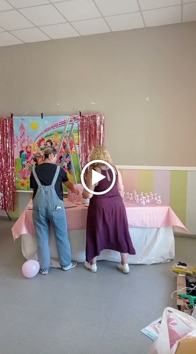 Bar restaurante La Moneda y las Cruces — Videos