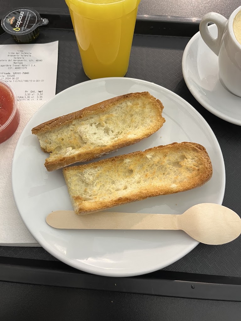 Trib S Aeropuerto Valencia — Comida y bebida