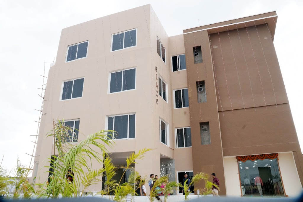 Glaze Hotel And Resorts
