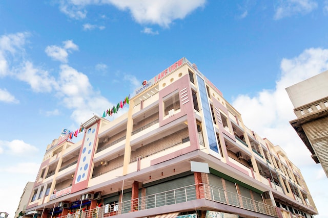 Capital O 42050 Hotel Lake View