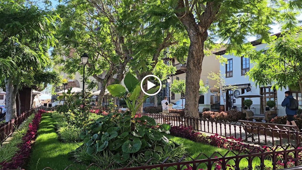 Kiosko Constitution Plaza — Videos