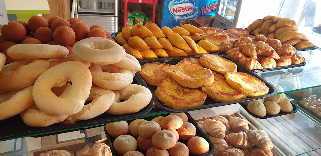 Panaderia, Pasteleria, Cafeteria Chupi Guay — Comida y bebida