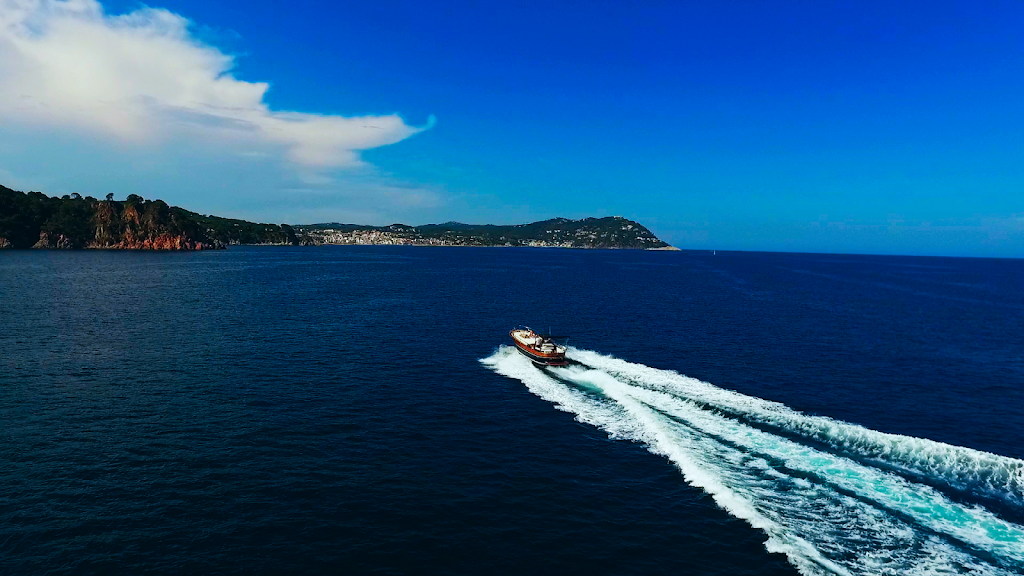 Custom Sailing | Lloguer d'embarcacions.Alquiler de barco Palamos. Excursiones en barco. Alquiler de barcas sin licencia.