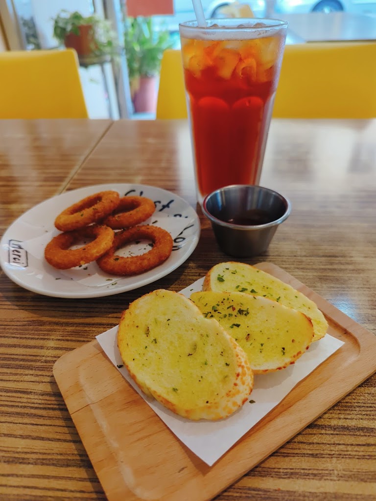 幸福轉角複合式美食餐飲 的照片