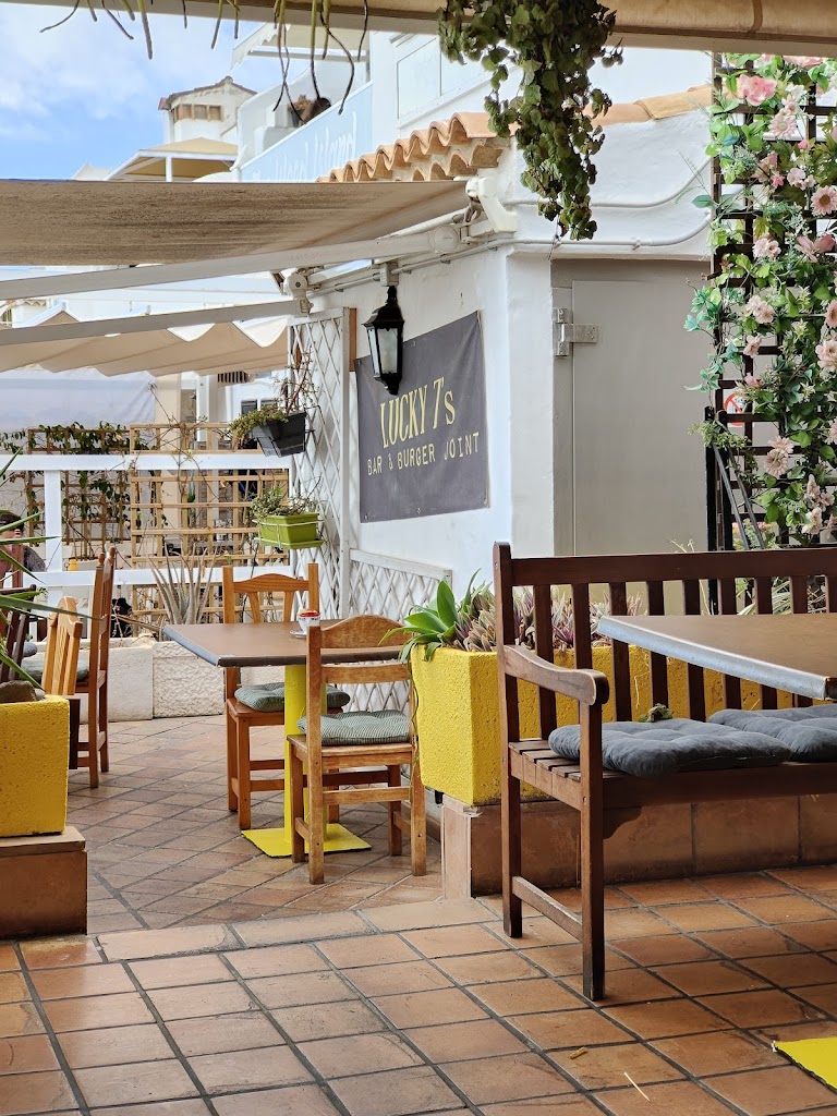 Lucky 7's Bar & Burger Joint.