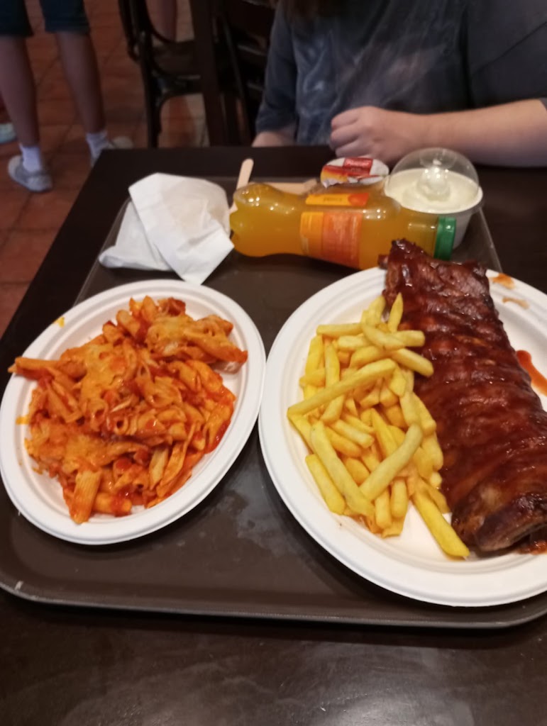 El Rancho — Comida y bebida