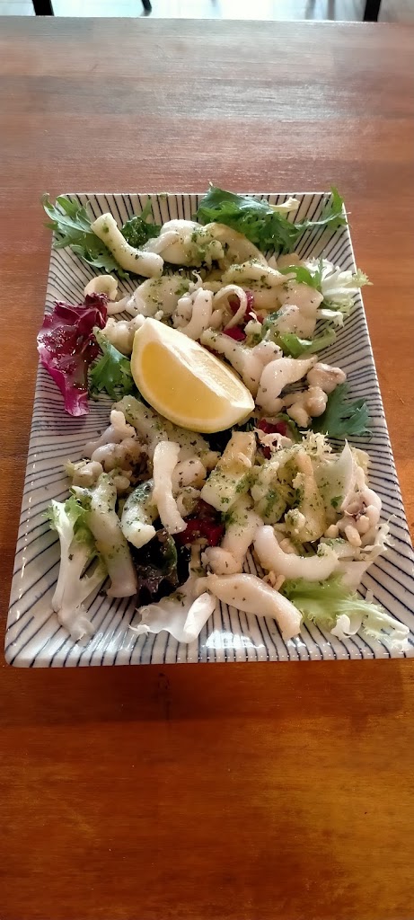 VEINTI 3 - Bar De Tapas — Comida y bebida