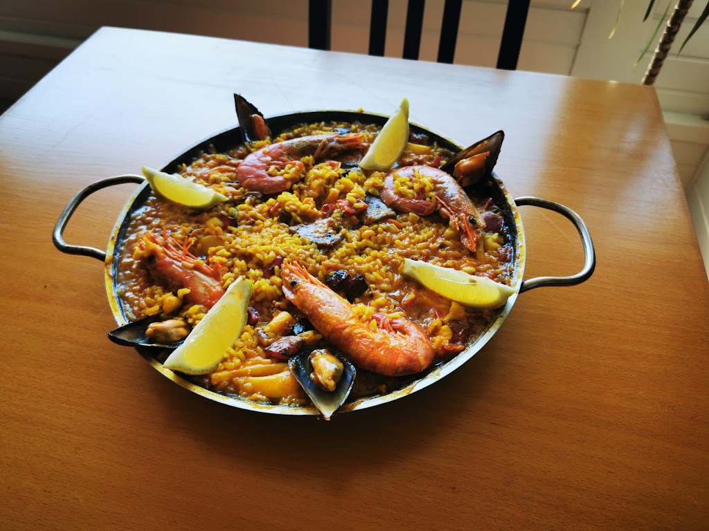Bar Restaurante Roma — Comida y bebida