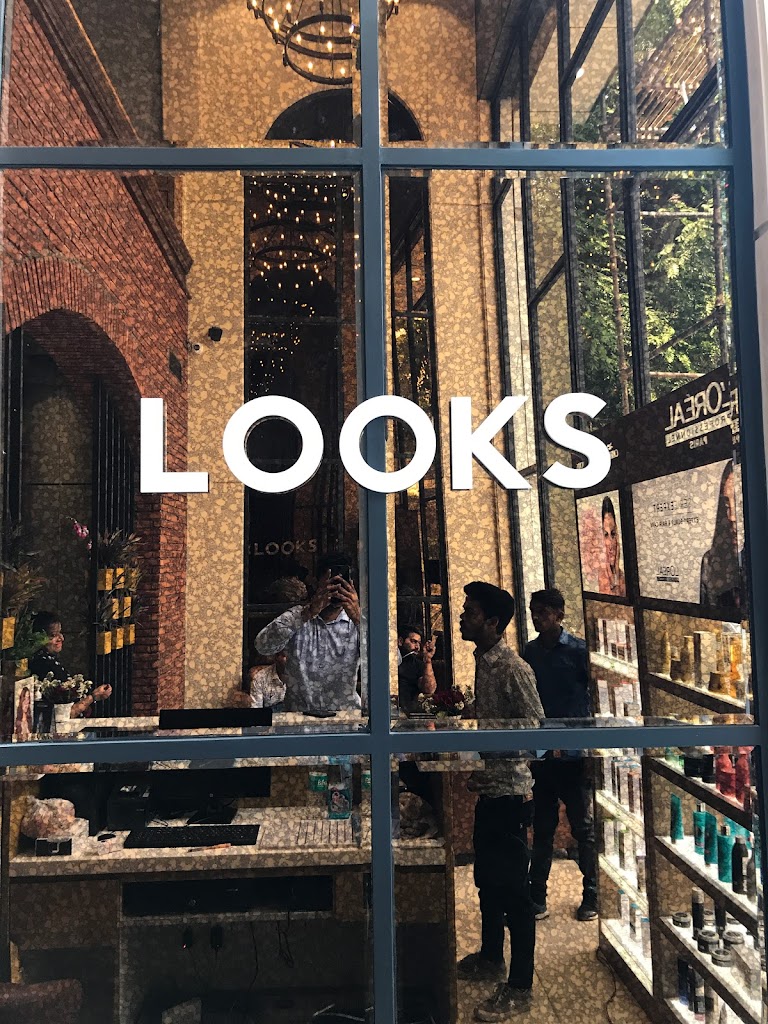 Looks Salon