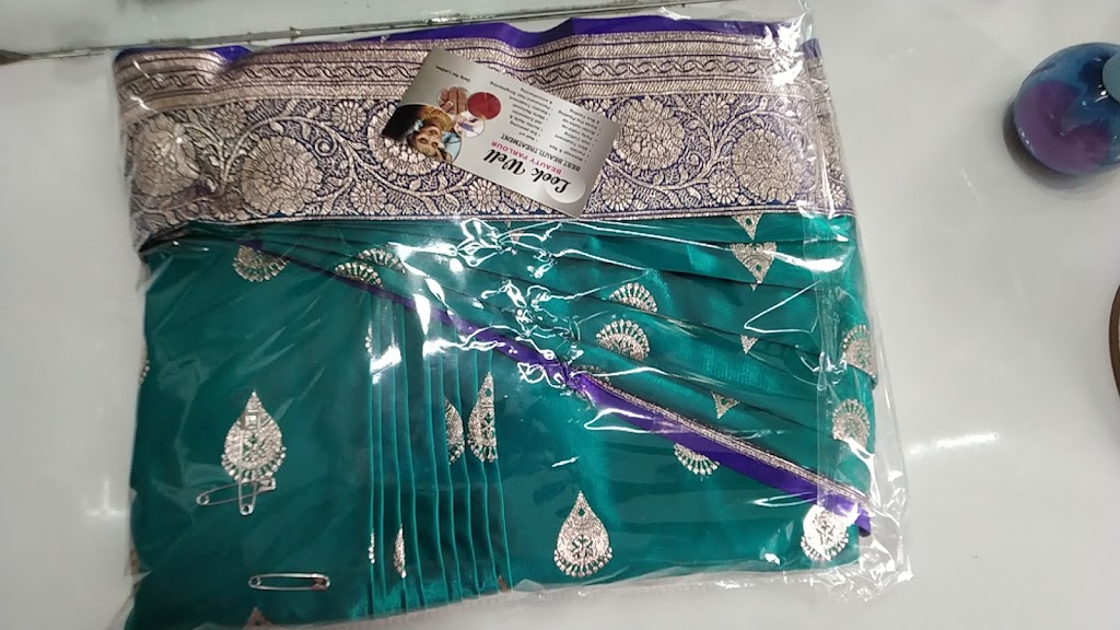 Look Well Beauty Parlour And Nailart Studio