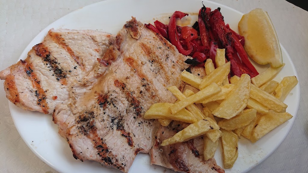 Restaurante La Sardinera II — Comida y bebida