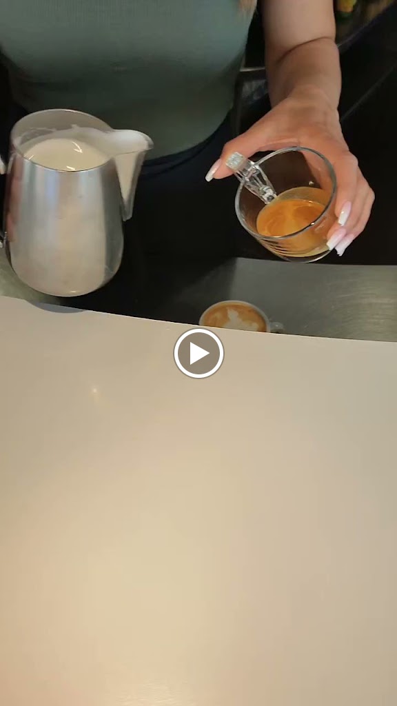 Atrezzo Vic — Videos