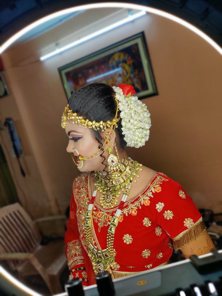 Mansi Beauty Parlour Classes