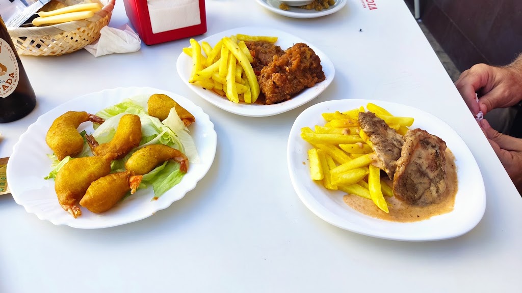 Asociacion De Vecinos " El Caiman " — Comida y bebida