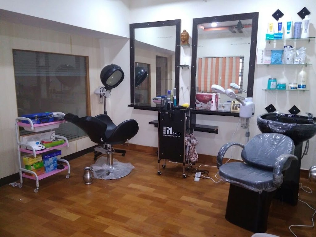 Divine Touch Ladies Beauty Salon In Nagpur