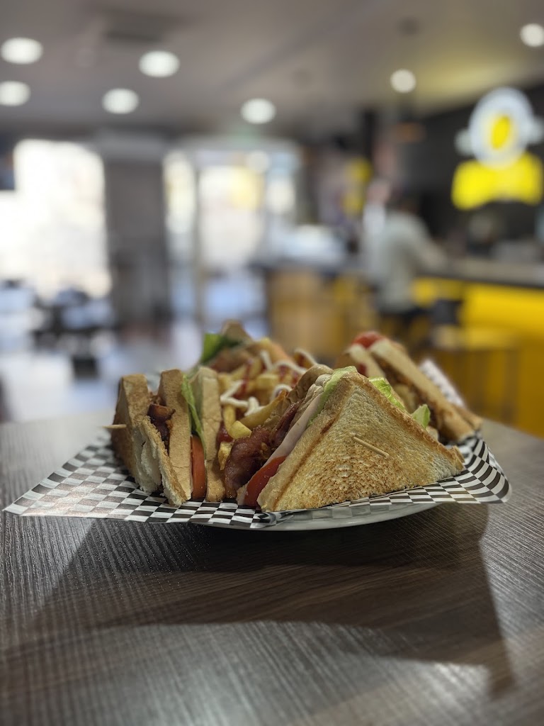 Arepena La Autentica — Comida y bebida