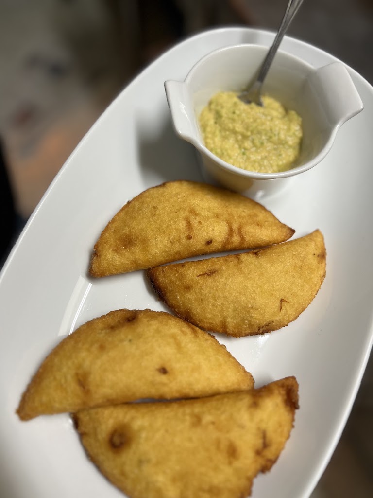 Cerveceria Golden Bar — Comida y bebida