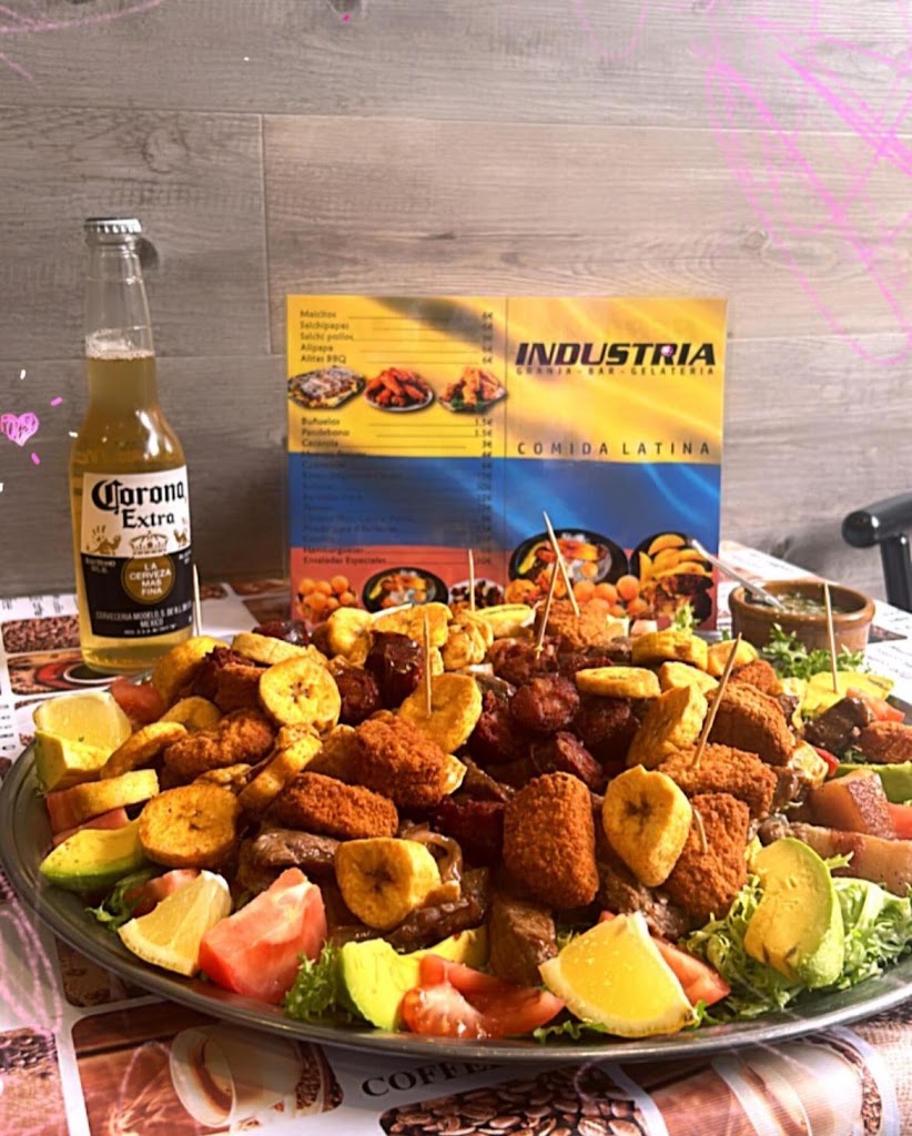 Bar Industria Comida Colombiana — Comida y bebida