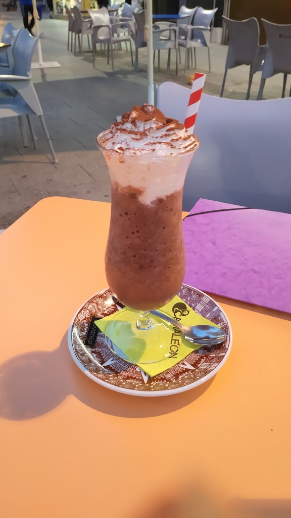 Camaleon Cafe & Copas — Cafe