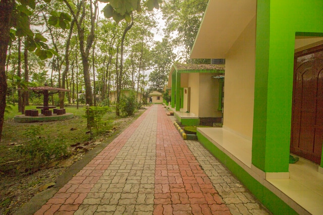 Oyo 46827 Resort Heaven Inn