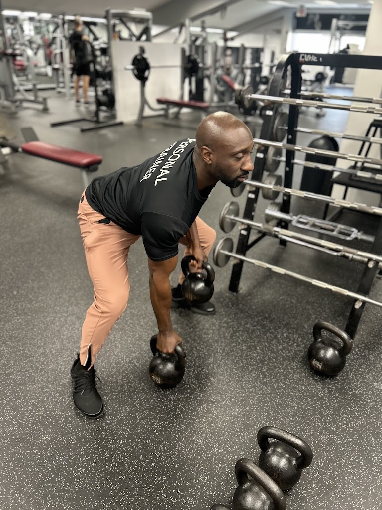  Victor Akinleye | FITNESS, FOOD, & FRIENDS