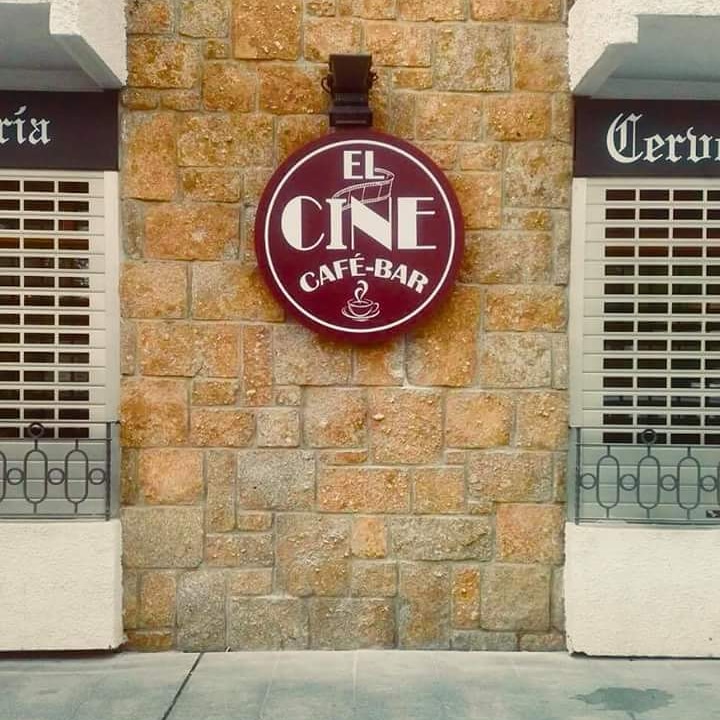 EL CINE CAFE & BAR