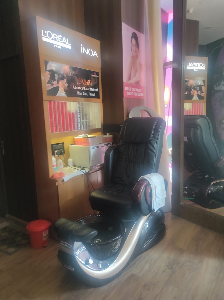 Baylen De Louis Salon Mall Decor Lalpur Chowk