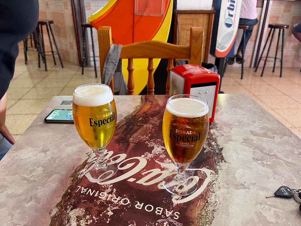 Bar Restaurante Delicias de Guia — Comida y bebida