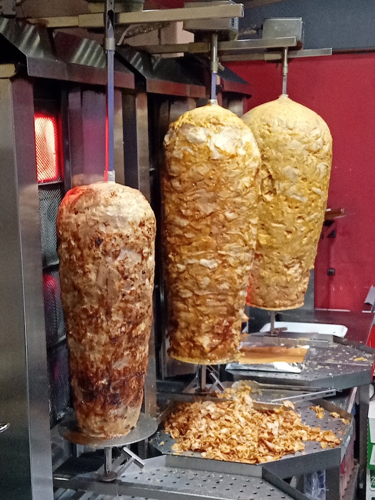 Kebab Alt Camp — Comida y bebida