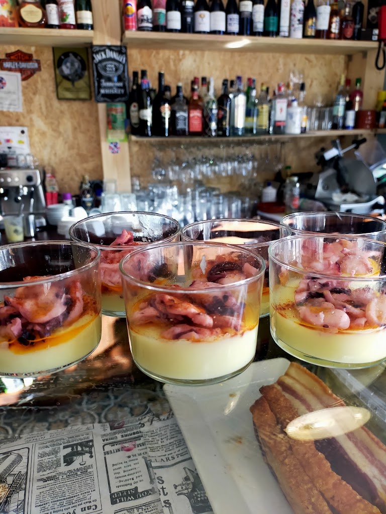 Besos Robados Loungue Bar — Del propietario