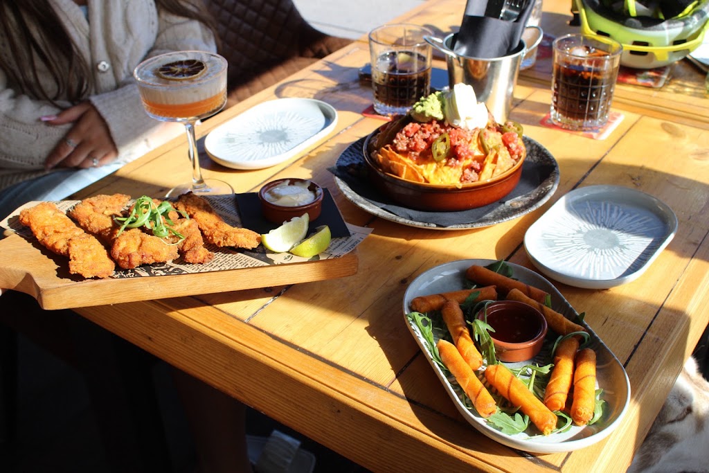 Rosa's Cafe — Comida y bebida