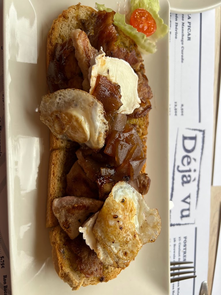Deja Vu Cafe — Comida y bebida