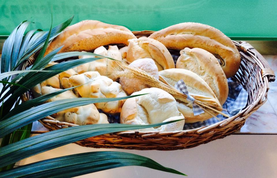 Pasteleria & Panaderia Meneses Gallardo — Comida y bebida