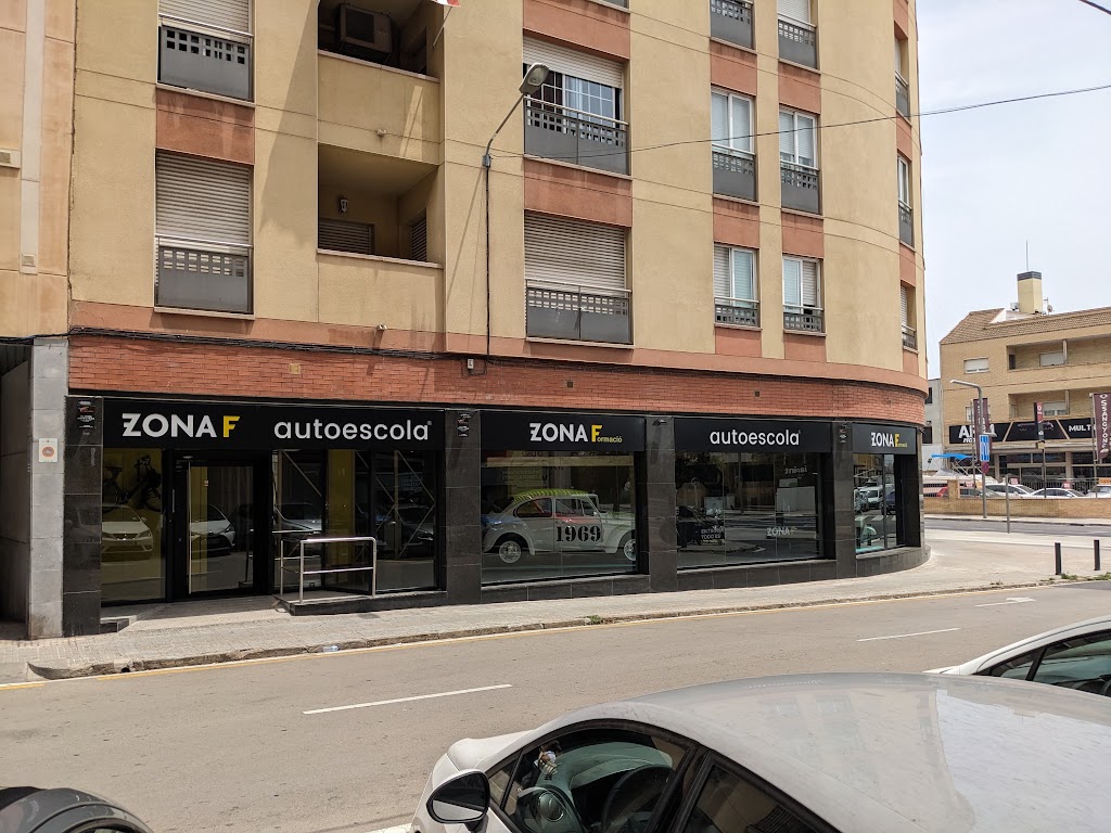 Autoescuela Zona F - Viladecans Centro — Automovil