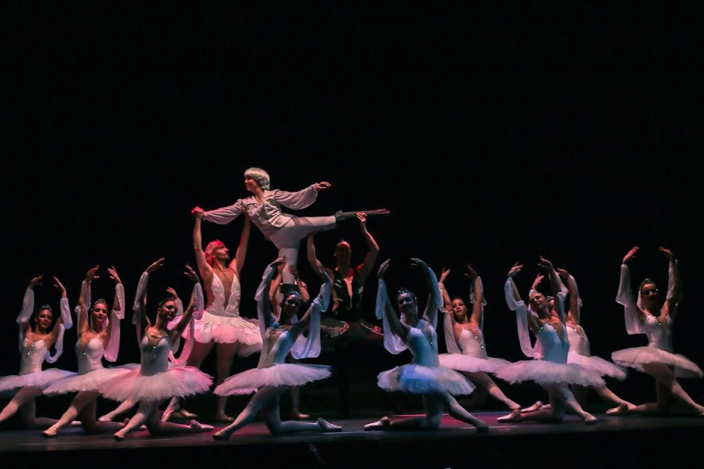 Escuela De Danza Aescena — Danza