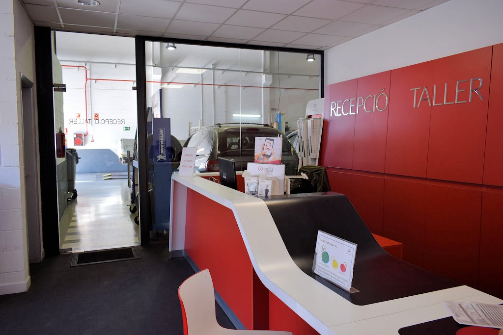 Talleres Pedro Palau, Citroen en Montcada i Reixac, Barcelona - Taller mecanico - Taller de chapa y pintura — Interior