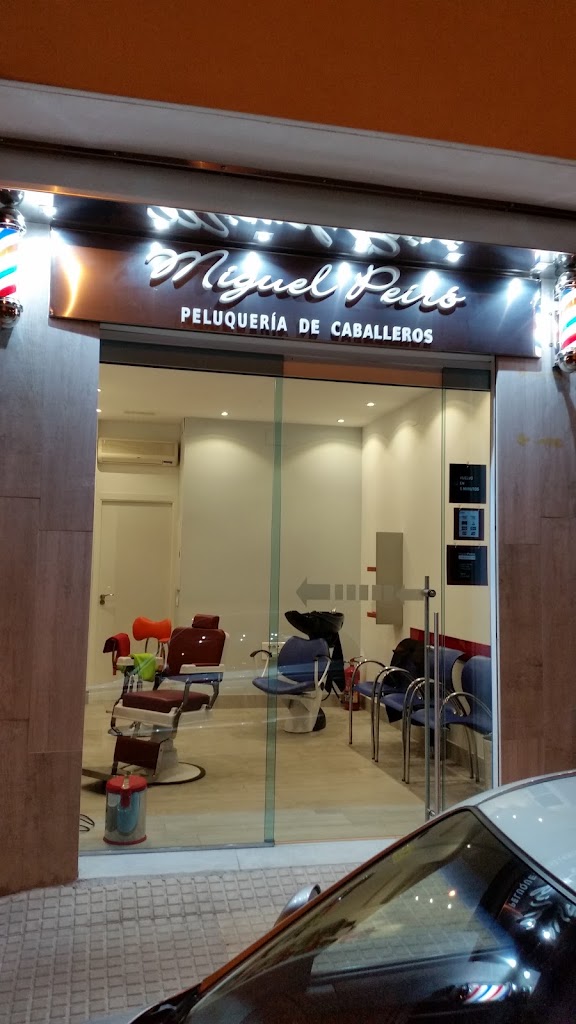 Miguel Peiro. Peluqueria de Caballeros — Exterior