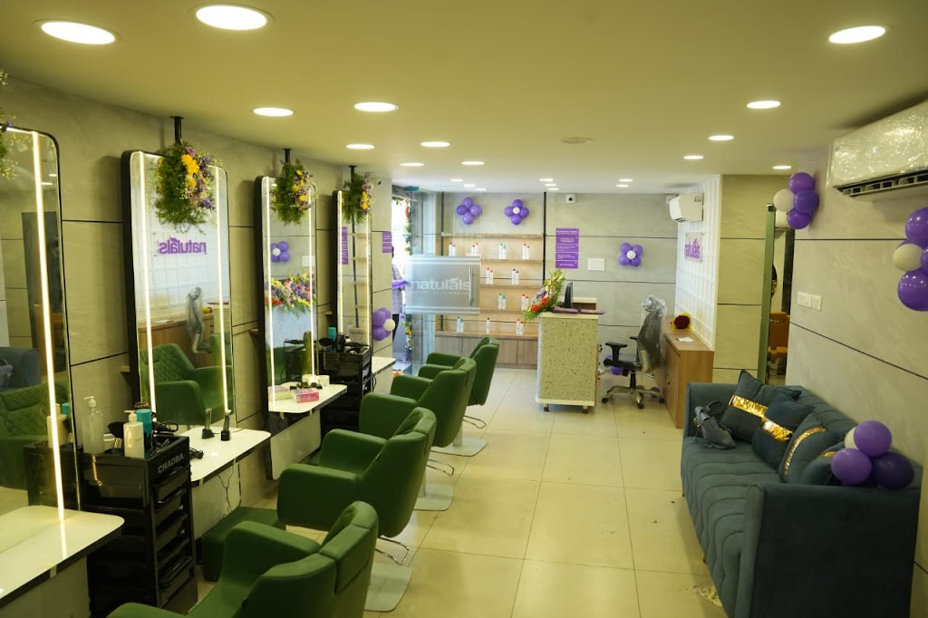 Naturals Salon