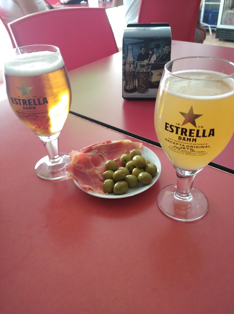 Bar Cuatro Caminos — Comida y bebida