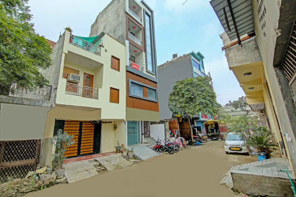 Oyo 84076 Dwarka Metro View