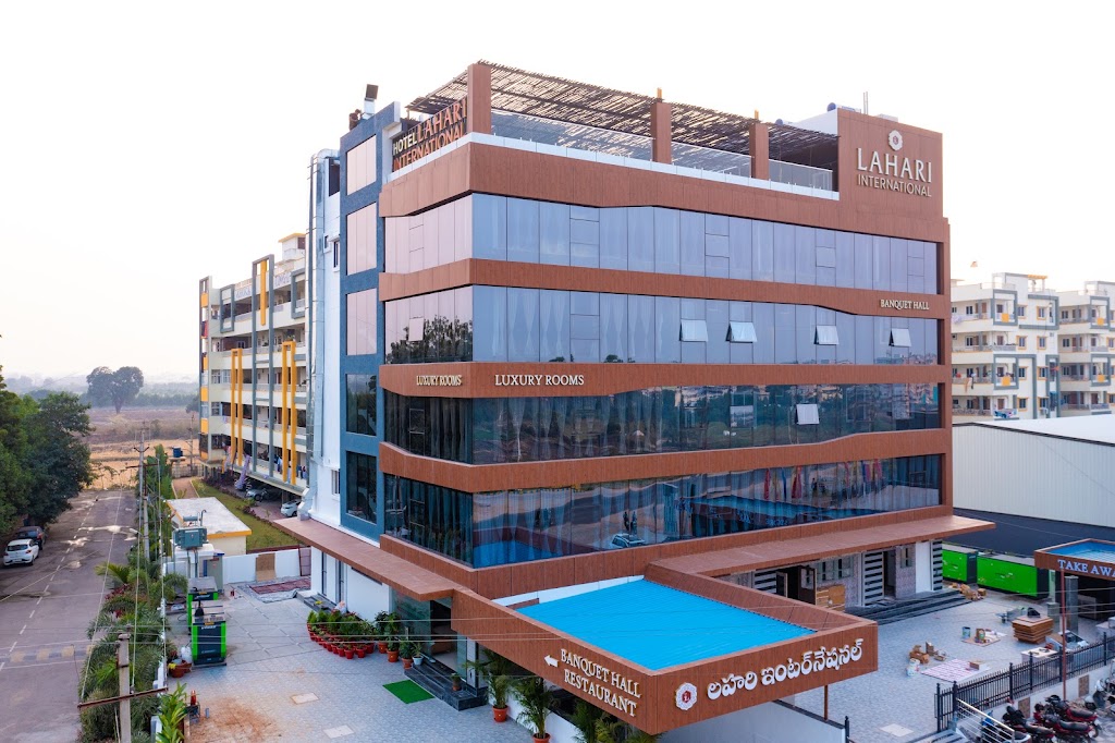 Hotel Lahari International