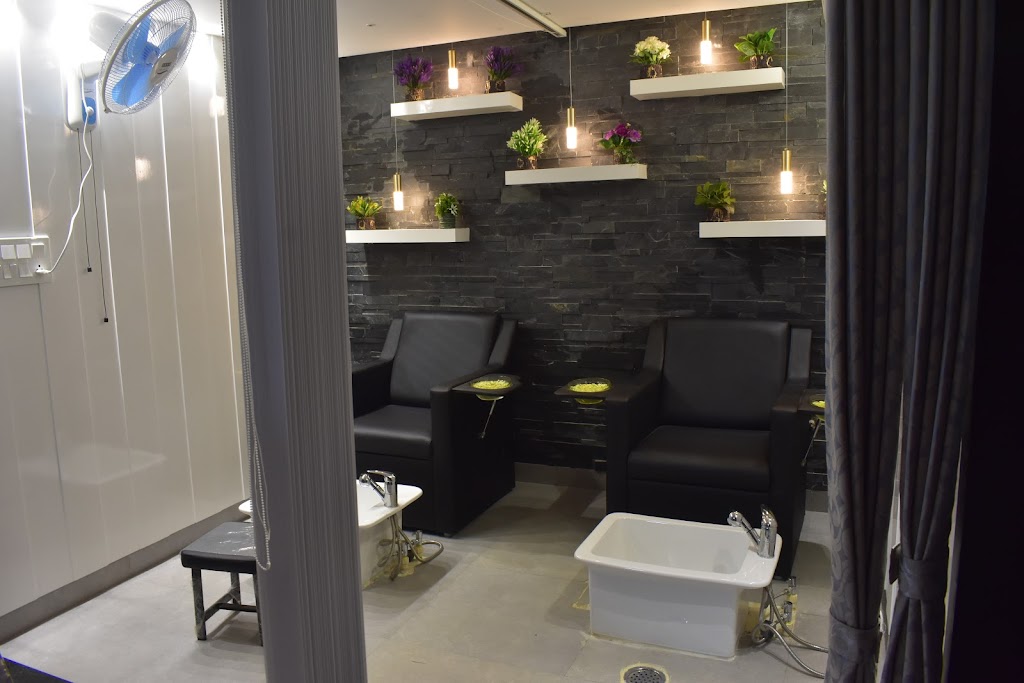 Natural Unisex Salon