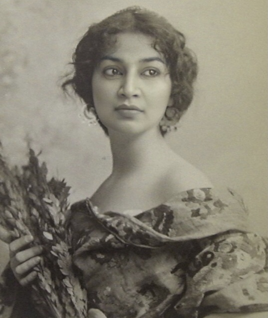 Glamup The Beauty Lounge And Bridal Studio