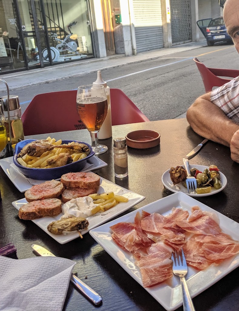 La Cassoleta — Comida y bebida
