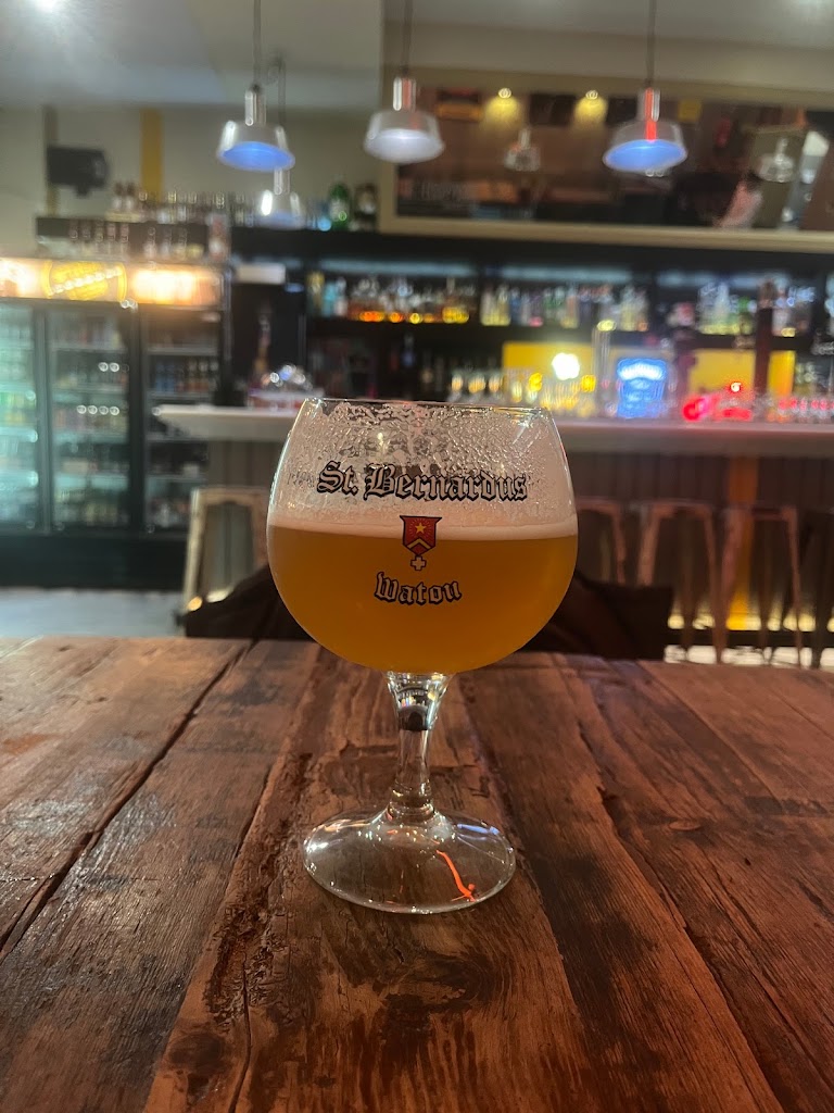 Lounge La Ferroviaria — Comida y bebida