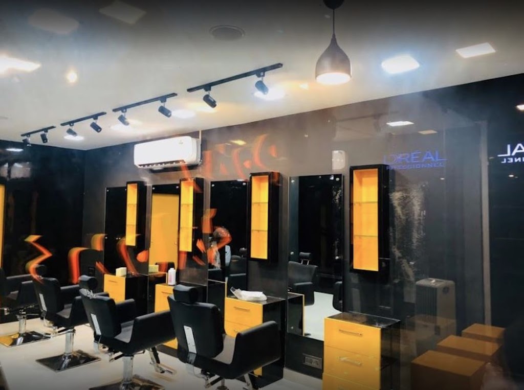 Bilbo S Pony Salon Men Women