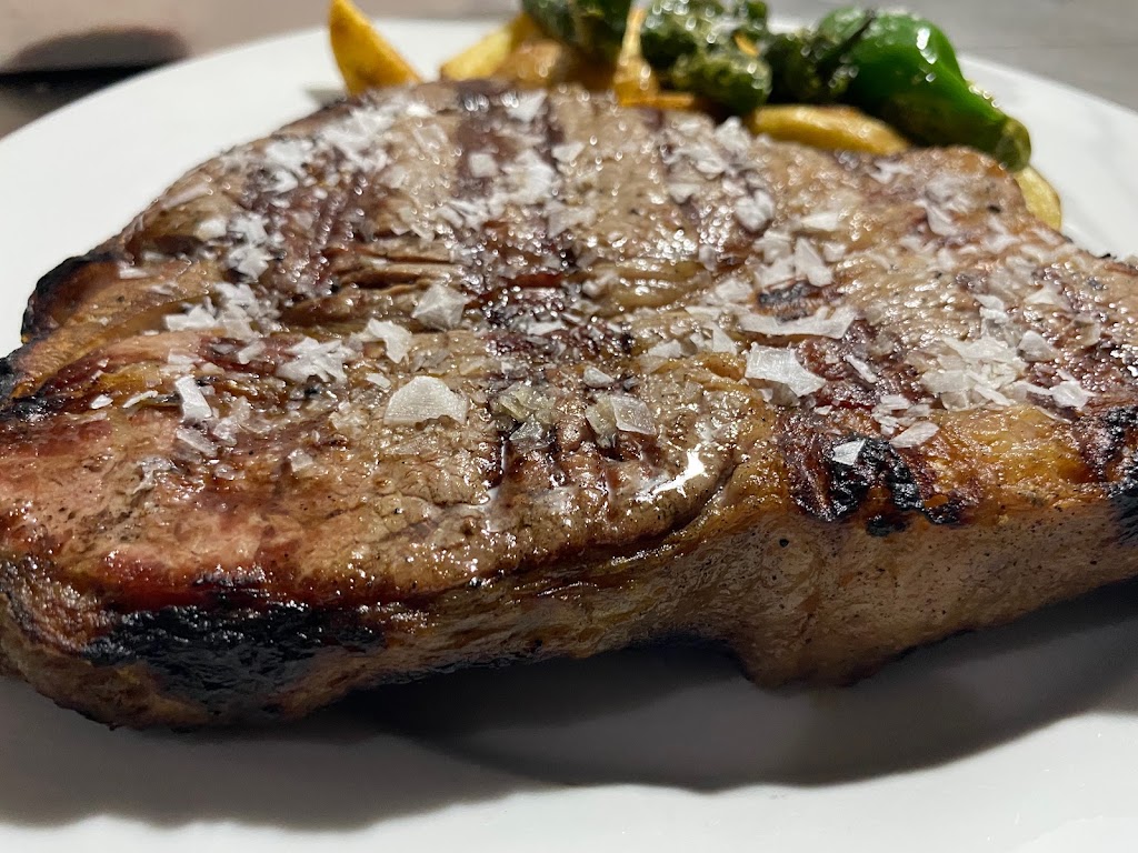 River Bar & Grill — Comida y bebida