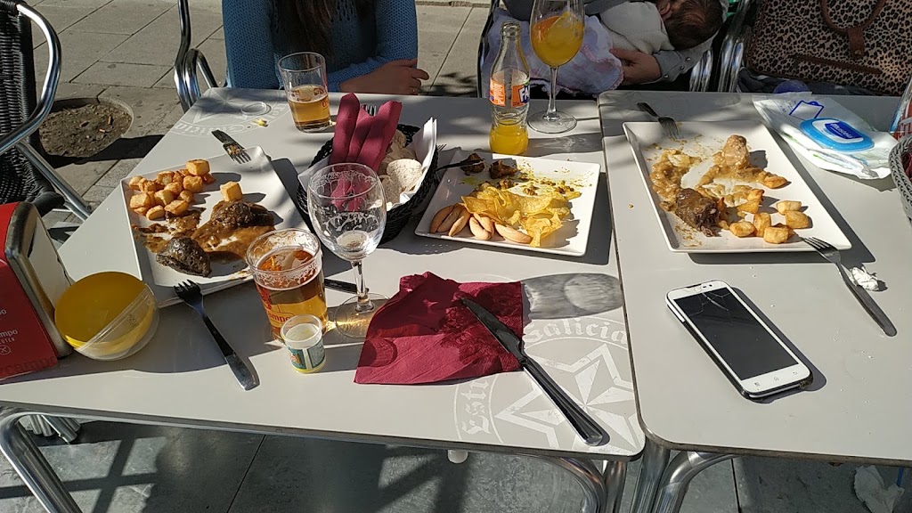 Tapas y copas Saratoga — Comida y bebida